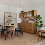 아파트 Solidarnosc Three Bedrooms & Garden *