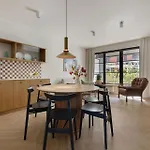 Solidarnosc Three Bedrooms & Garden 그단스크