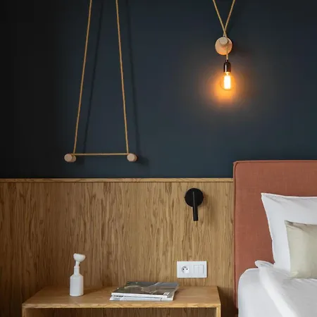 Solidarnosc Three Bedrooms & Garden דירה