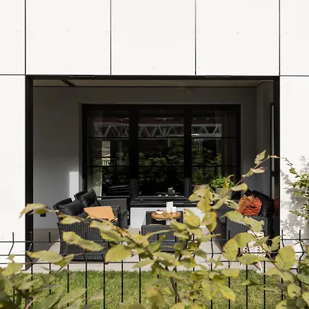 Solidarnosc Three Bedrooms & Garden شقة غدانسك