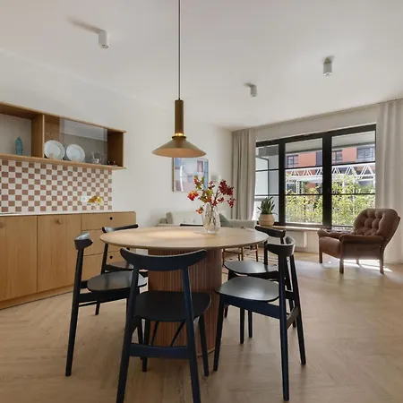 Solidarnosc - 3 Bedrooms With Garden غدانسك