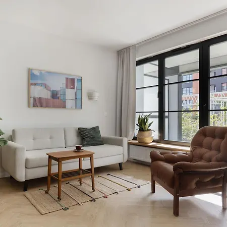 Solidarnosc Three Bedrooms & Garden * גדנסק