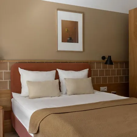 Solidarnosc Three Bedrooms & Garden דירה