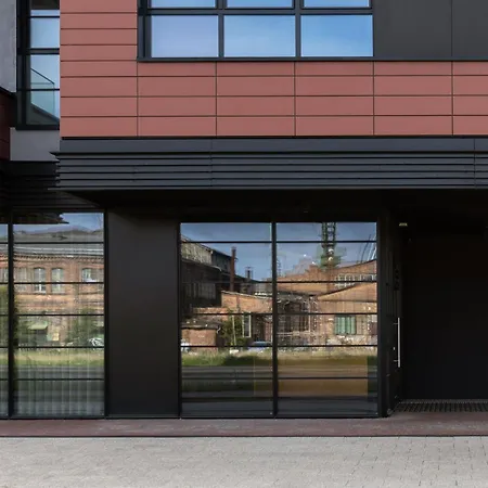 Solidarnosc Three Bedrooms & Garden شقة غدانسك