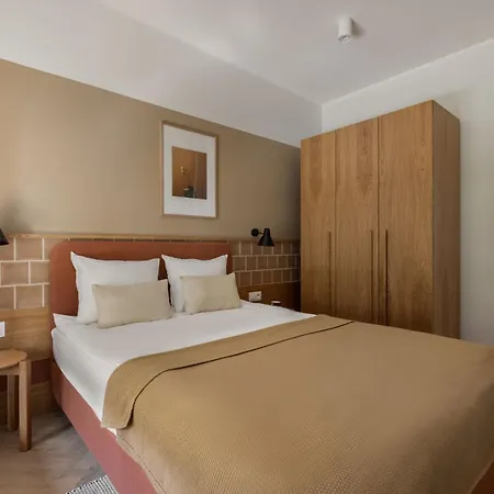 Solidarnosc Three Bedrooms & Garden Апартаменты