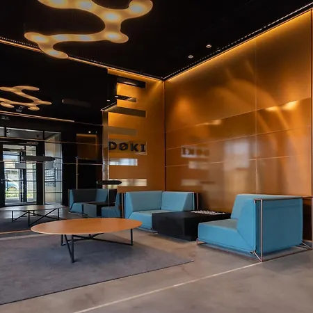 Solidarnosc Three Bedrooms & Garden דירה