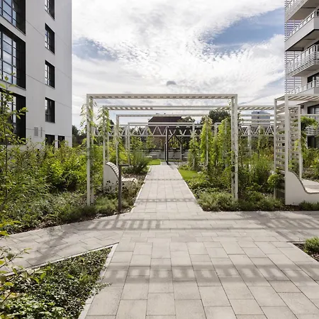 Solidarnosc Three Bedrooms & Garden דירה *