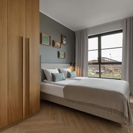 Solidarnosc Three Bedrooms & Garden شقة غدانسك