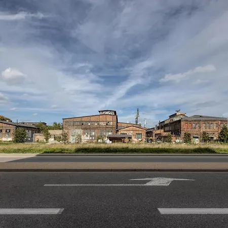 شقة Solidarnosc Three Bedrooms & Garden *