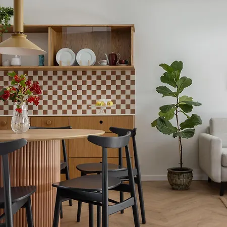 Апартаменты Solidarnosc Three Bedrooms & Garden Гданьск
