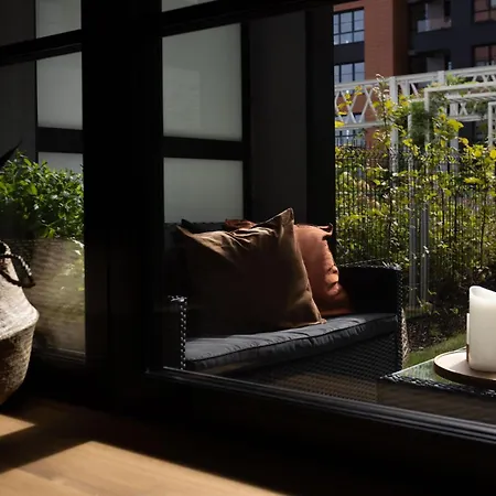 Solidarnosc Three Bedrooms & Garden דירה גדנסק