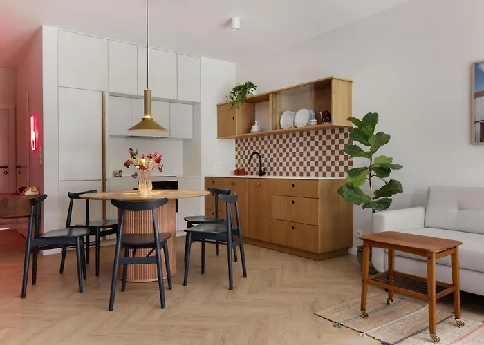 Daire Solidarnosc Three Bedrooms & Garden *