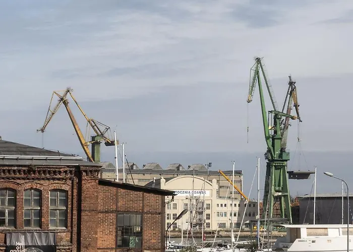 Daire Solidarnosc Three Bedrooms & Garden