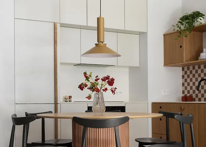 Solidarnosc Three Bedrooms & Garden *