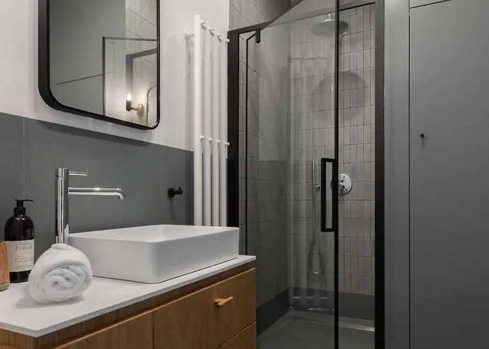 Daire Solidarnosc Three Bedrooms & Garden