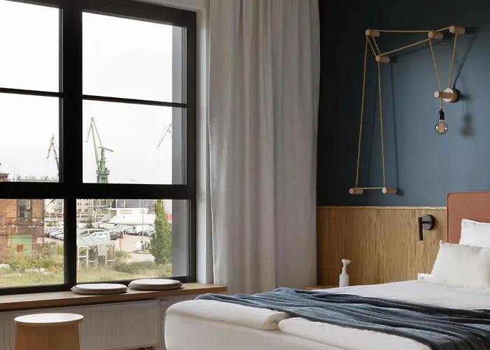 Solidarnosc Three Bedrooms & Garden * Гданьск