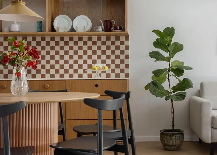 Апартаменты Solidarnosc Three Bedrooms & Garden Гданьск