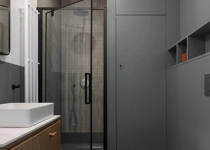 Solidarnosc Three Bedrooms & Garden Daire *