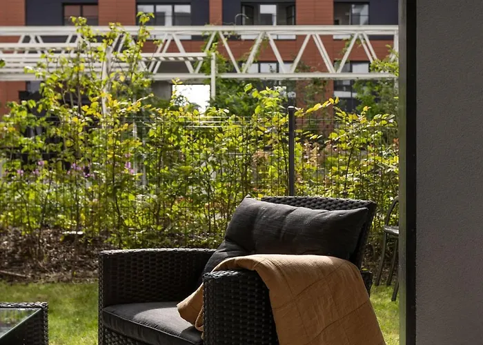 Solidarnosc Three Bedrooms & Garden * Гданьск